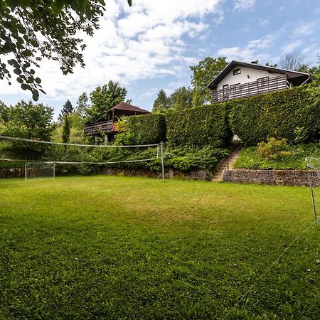 Private Summer House With Swimming Pool, Beach Bar And Pit For Football And Volleyball Hvezdonice Екстериор снимка