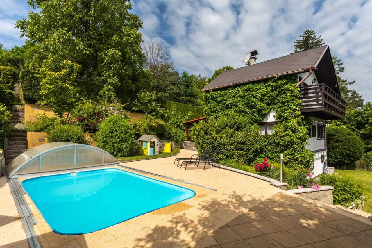 Private Summer House With Swimming Pool, Beach Bar And Pit For Football And Volleyball Hvezdonice Екстериор снимка