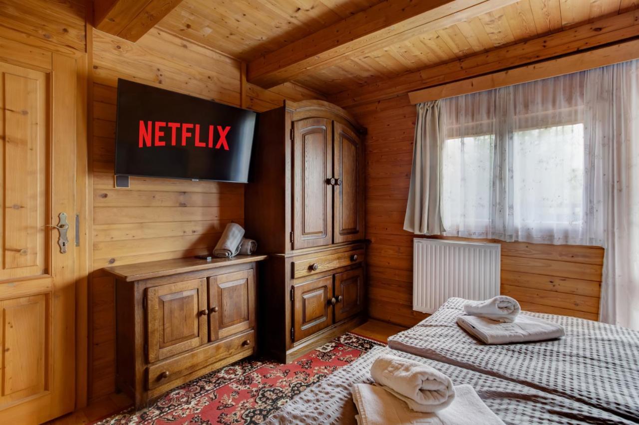 Private Summer House With Swimming Pool, Beach Bar And Pit For Football And Volleyball Hvezdonice Екстериор снимка