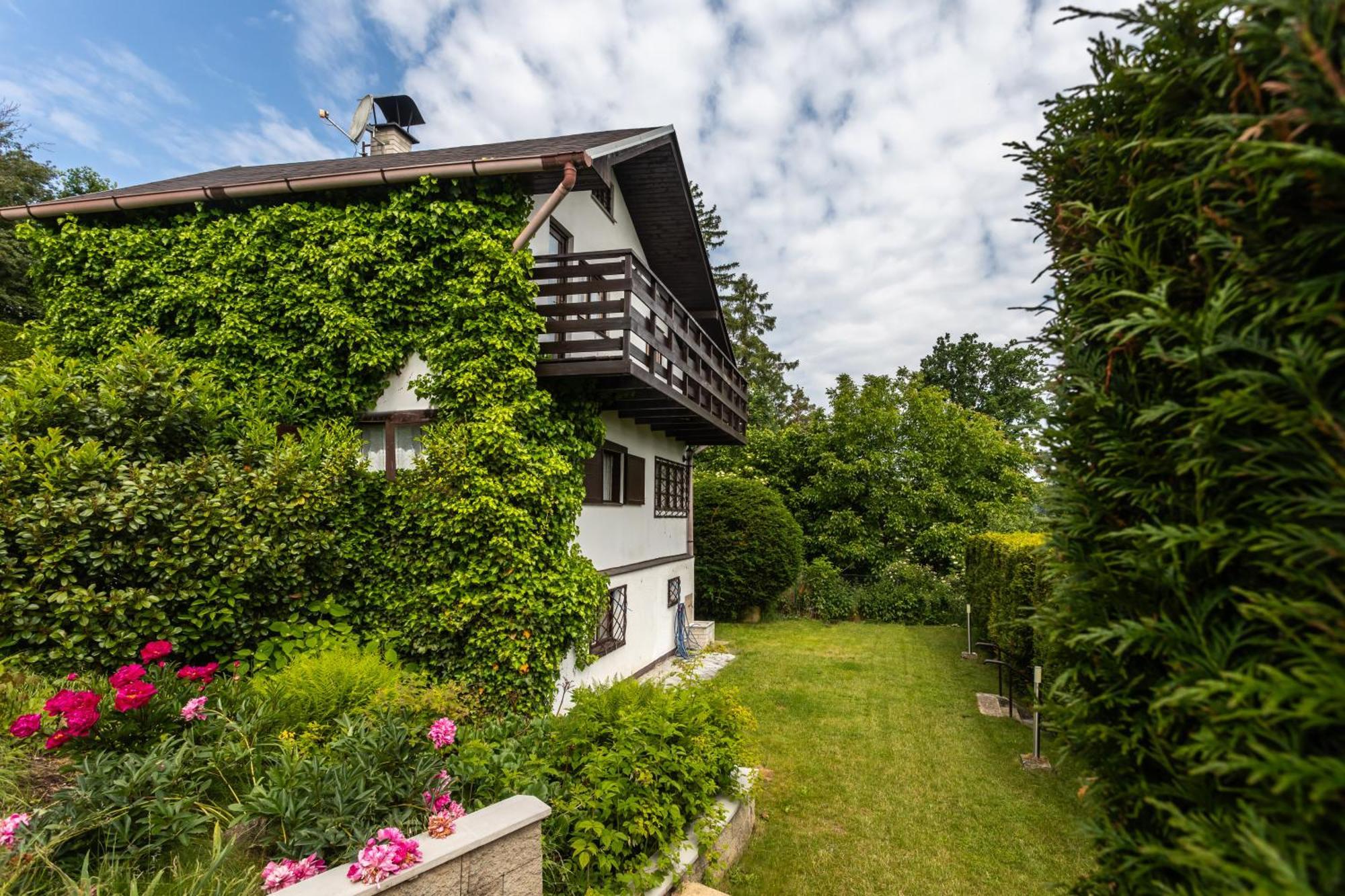 Private Summer House With Swimming Pool, Beach Bar And Pit For Football And Volleyball Hvezdonice Екстериор снимка