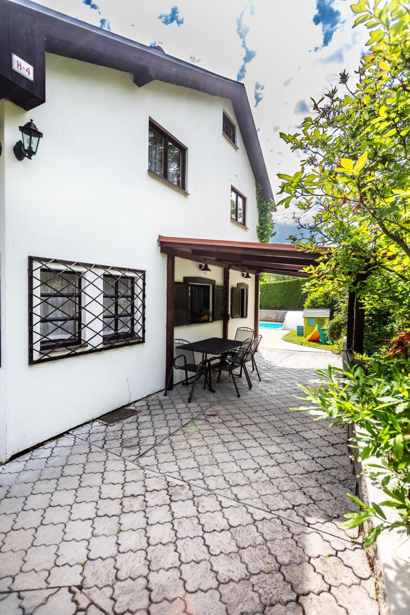 Private Summer House With Swimming Pool, Beach Bar And Pit For Football And Volleyball Hvezdonice Екстериор снимка