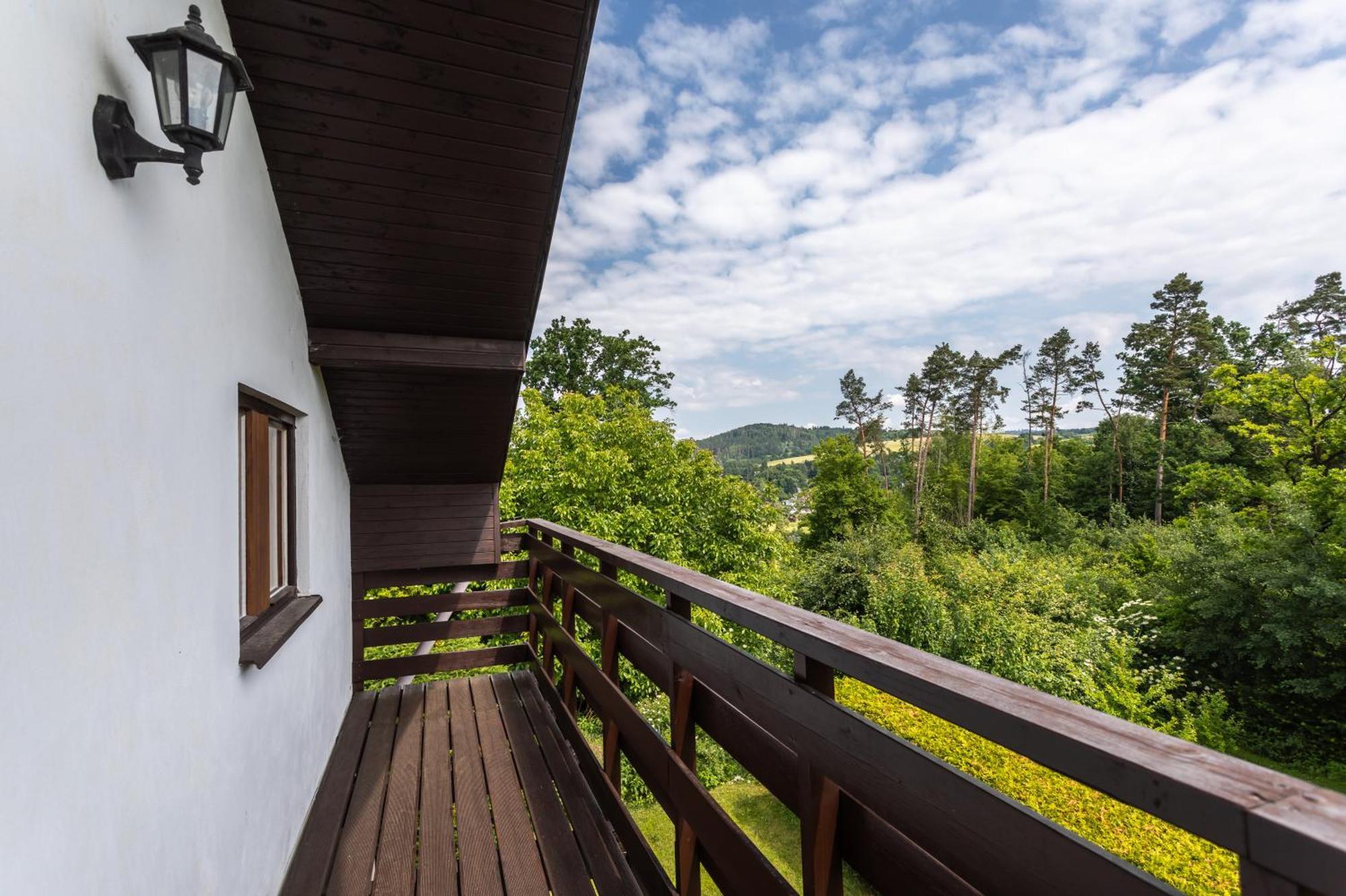 Private Summer House With Swimming Pool, Beach Bar And Pit For Football And Volleyball Hvezdonice Екстериор снимка