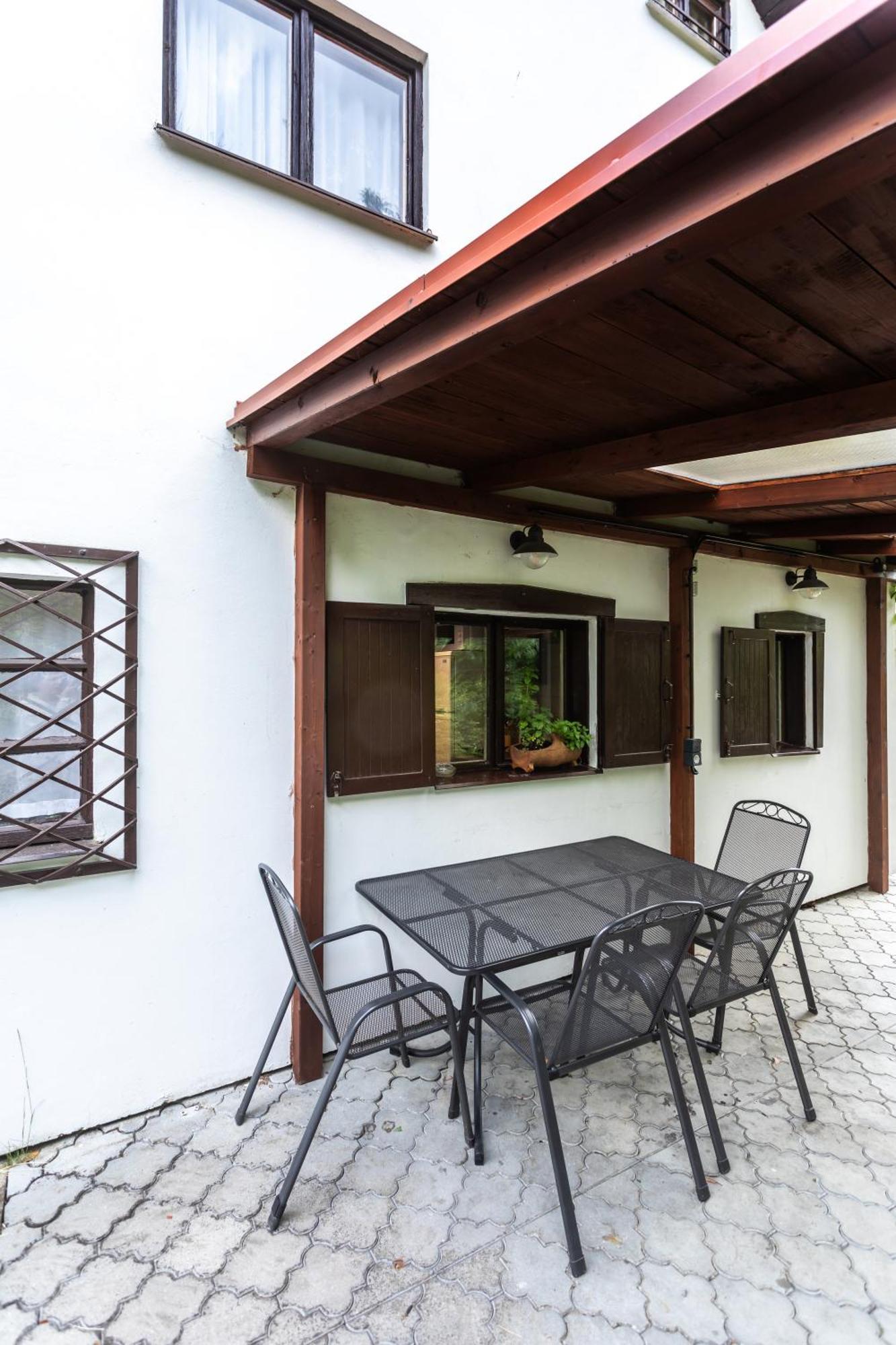 Private Summer House With Swimming Pool, Beach Bar And Pit For Football And Volleyball Hvezdonice Екстериор снимка