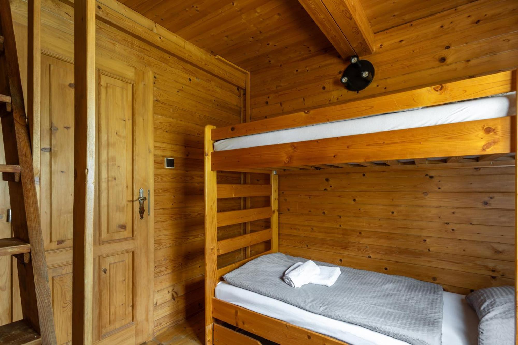 Private Summer House With Swimming Pool, Beach Bar And Pit For Football And Volleyball Hvezdonice Екстериор снимка
