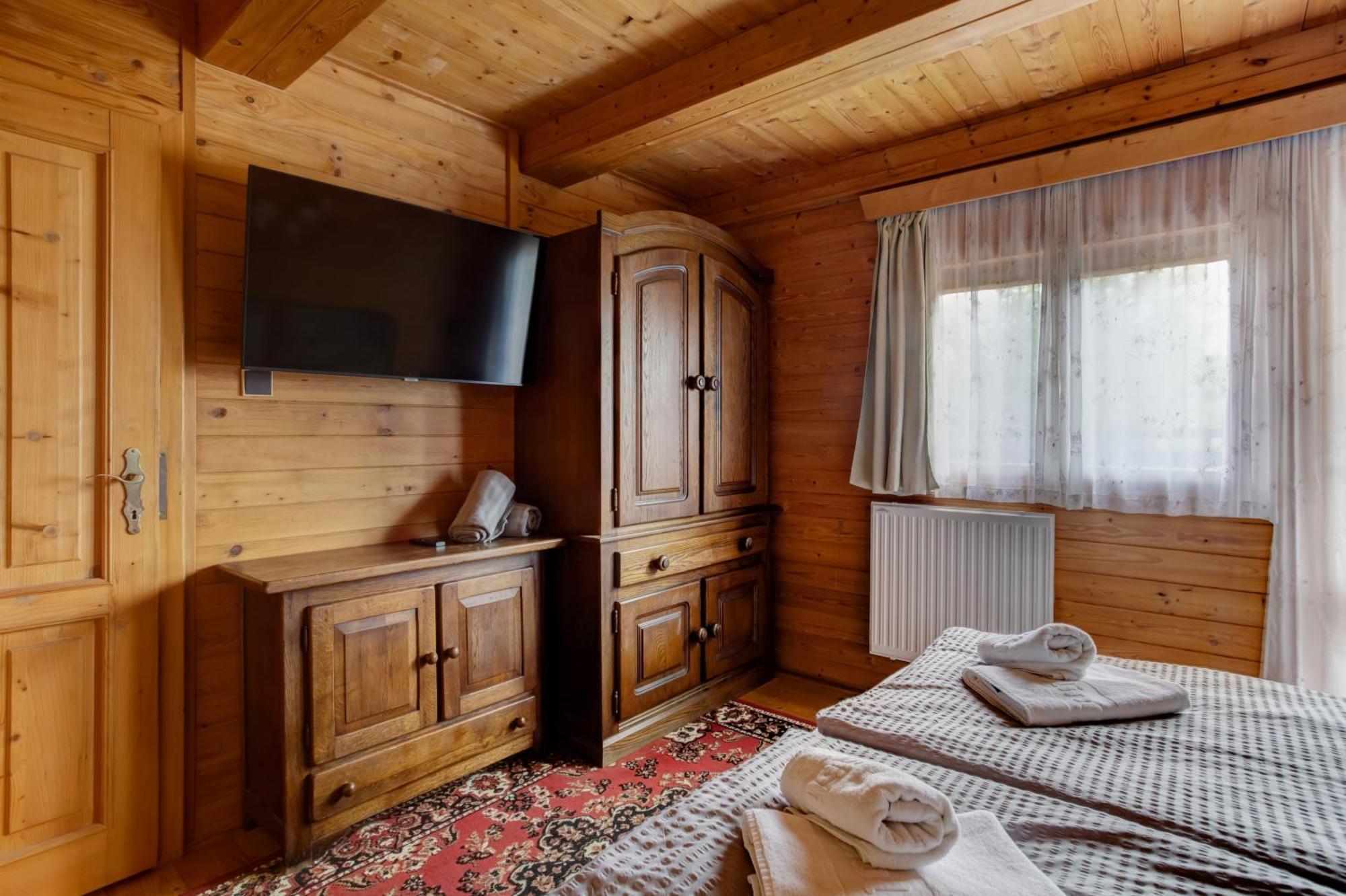 Private Summer House With Swimming Pool, Beach Bar And Pit For Football And Volleyball Hvezdonice Екстериор снимка